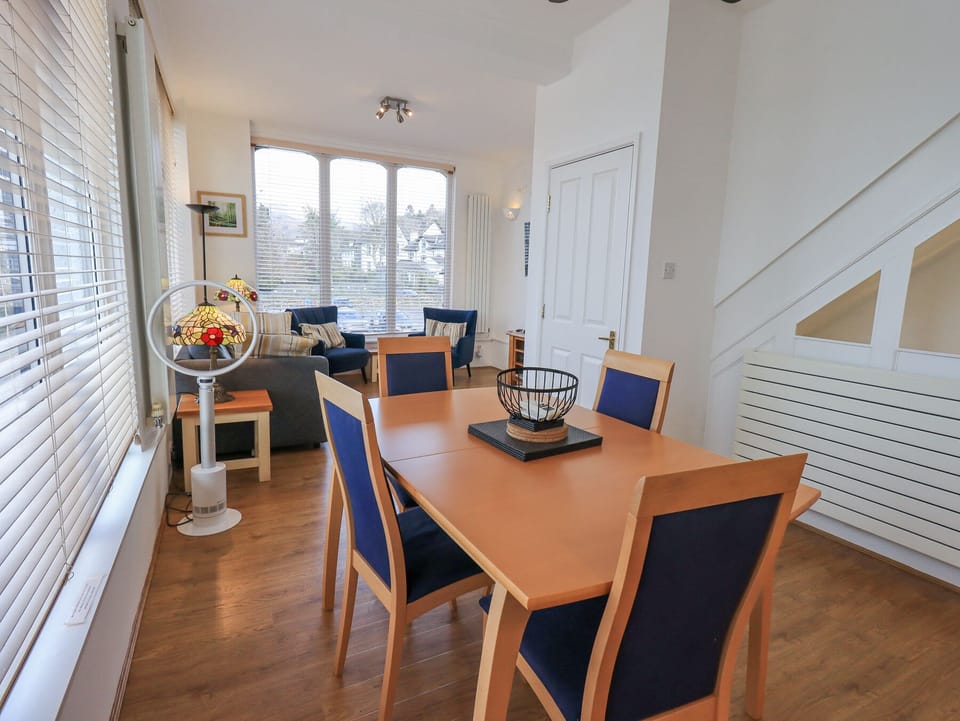 Cottage | Dining