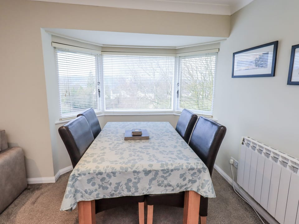 Cottage | Dining