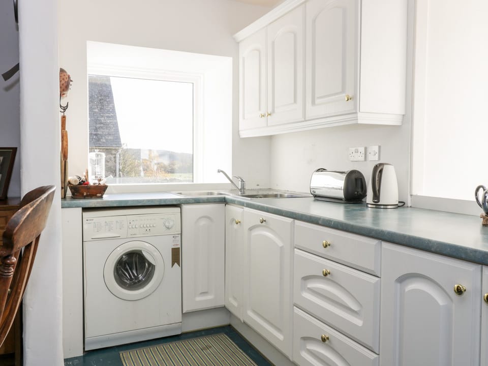 Cottage | Private kitchen | Fridge, microwave, dishwasher, electric kettle