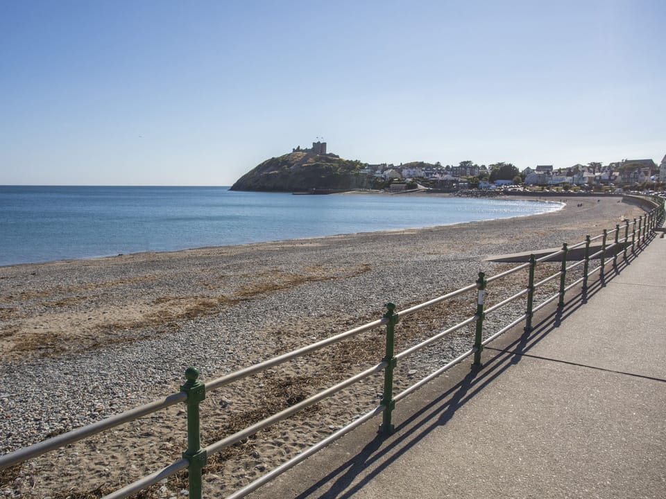 Dinlle Cottage in Criccieth