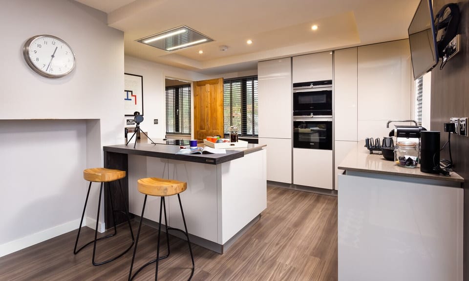 Cottage | Private kitchen | Fridge, dishwasher, cookware/dishes/utensils