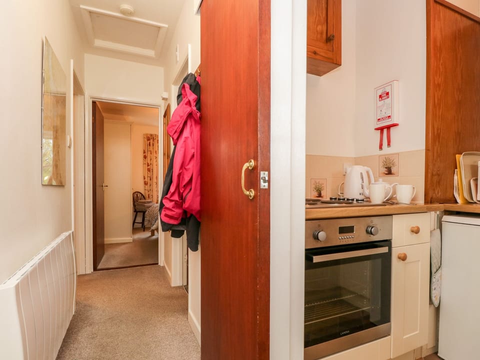 Cottage | Private kitchen | Fridge, electric kettle, cookware/dishes/utensils
