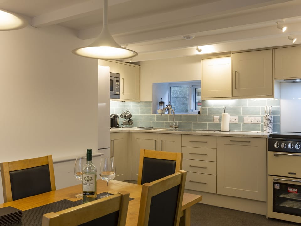 Cottage | Private kitchen | Fridge, microwave, dishwasher, electric kettle