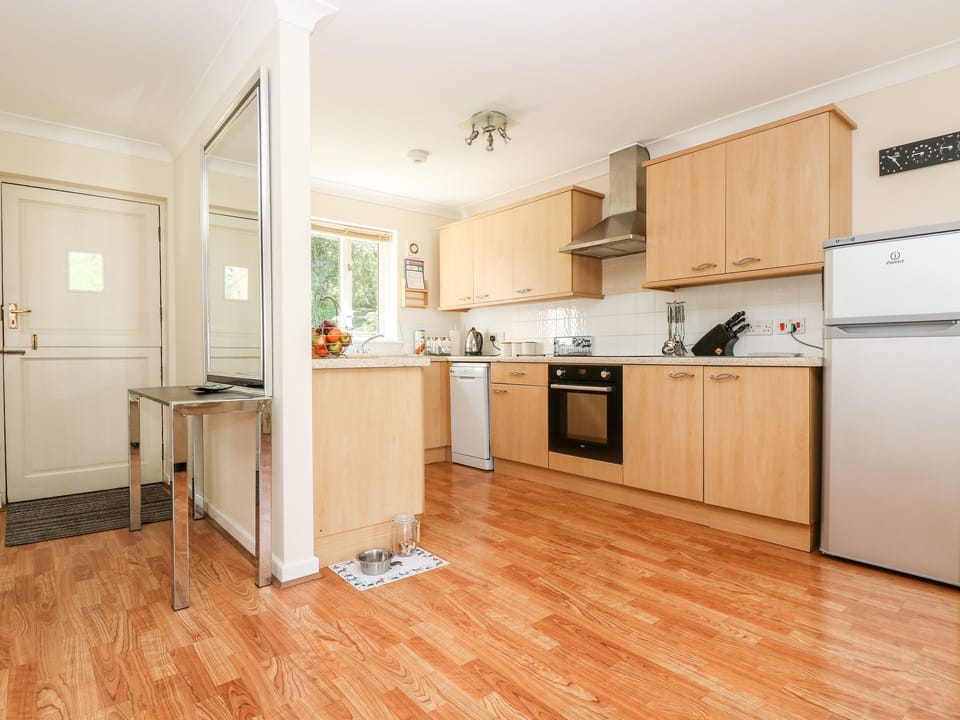 Cottage | Private kitchen | Fridge, microwave, dishwasher, cookware/dishes/utensils