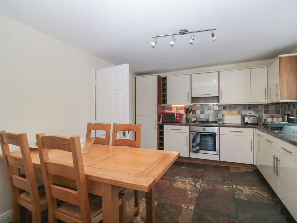 Cottage | Private kitchen | Fridge, dishwasher, cookware/dishes/utensils