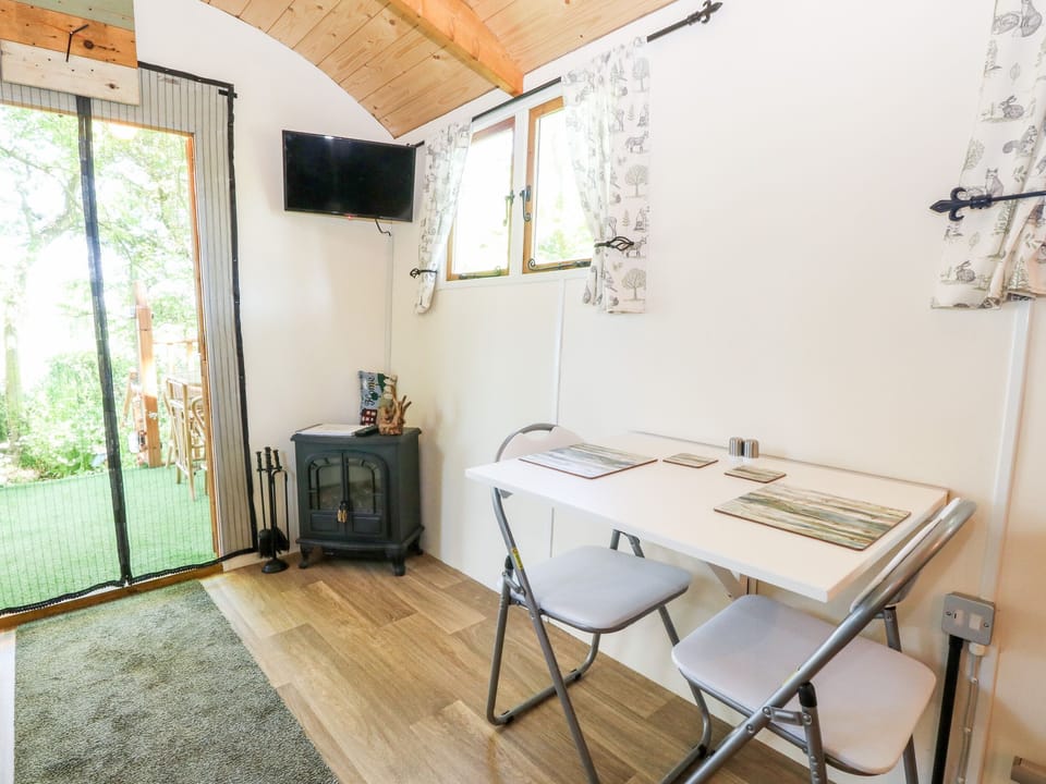 Cottage | Dining