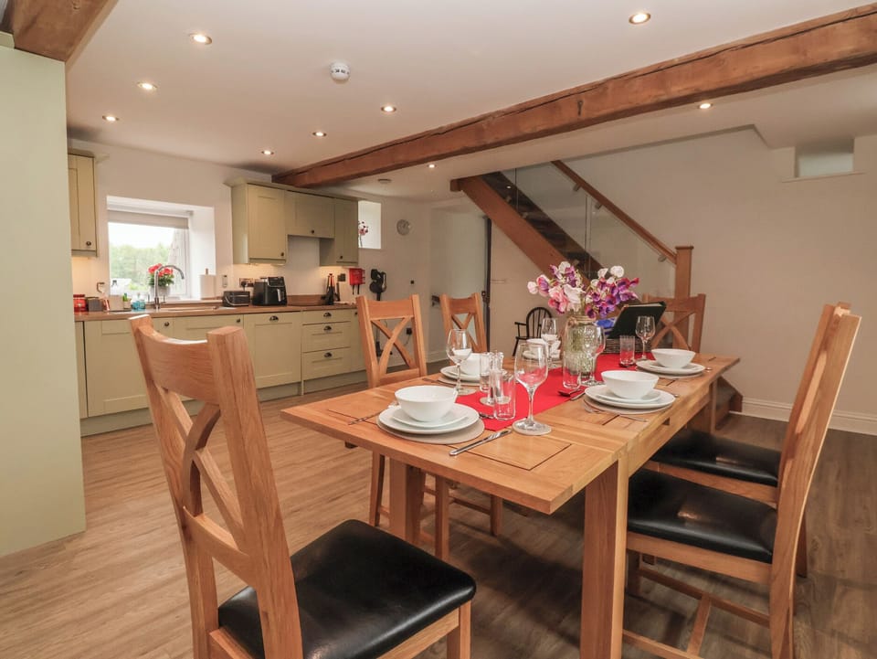 Cottage | Dining