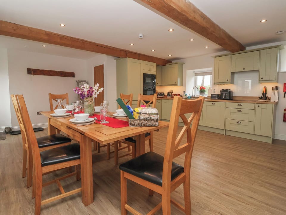 Cottage | Dining