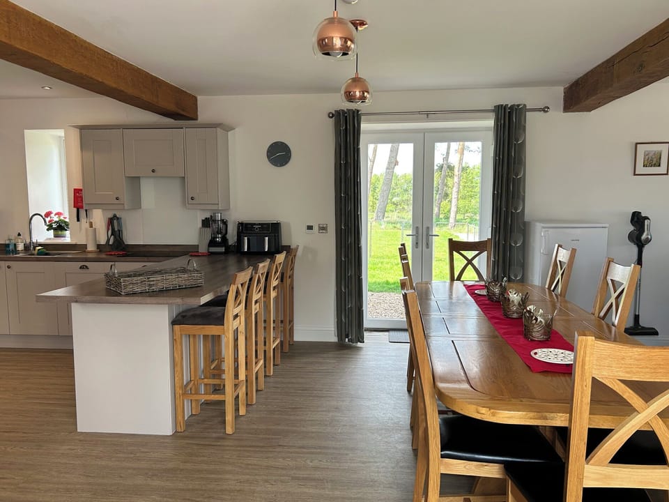 Cottage | Dining
