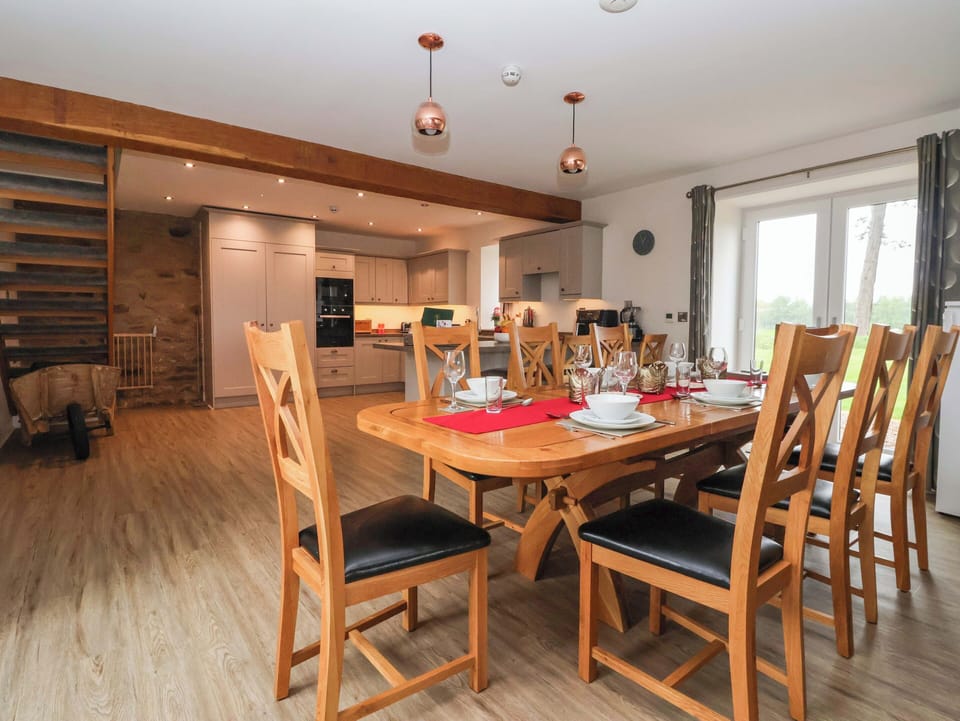 Cottage | Dining