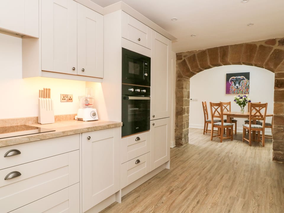 Cottage | Private kitchen | Fridge, dishwasher, electric kettle, toaster