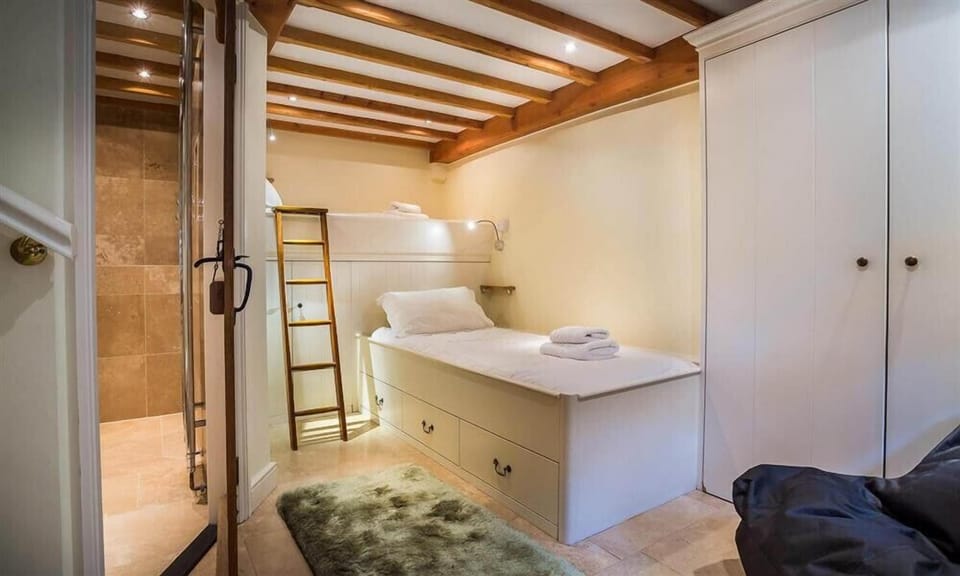 Cottage | Interior