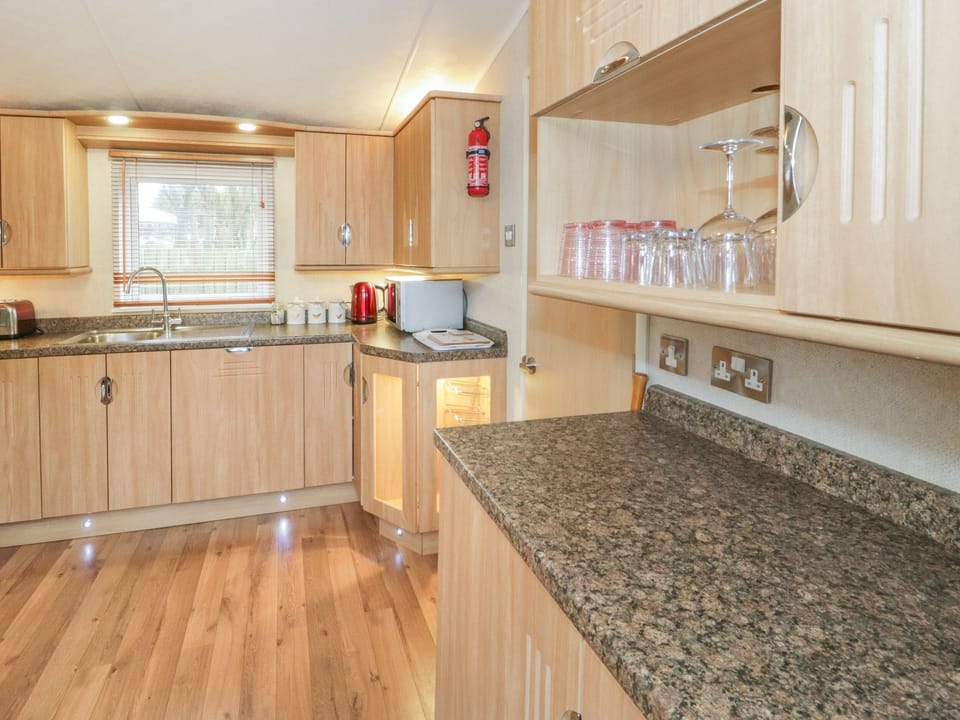 Cottage | Private kitchen | Fridge, microwave, dishwasher, electric kettle