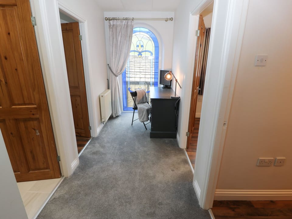 Cottage | 3 bedrooms, individually decorated, individually furnished, desk