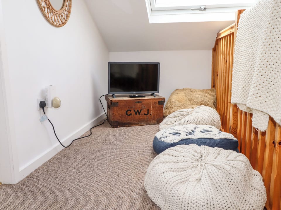 Cottage | 4 bedrooms, individually decorated, individually furnished, free WiFi