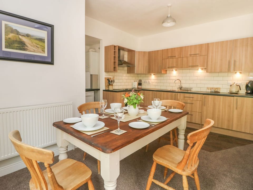 Cottage | Private kitchen | Cookware/dishes/utensils