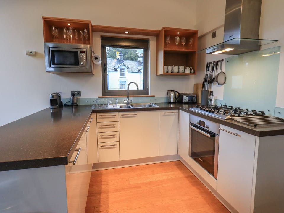 Fridge, dishwasher, cookware/dishes/utensils