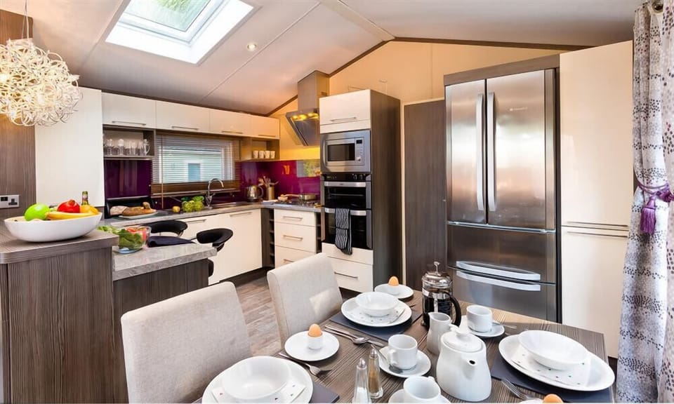 Cottage | Private kitchen | Fridge, dishwasher, cookware/dishes/utensils