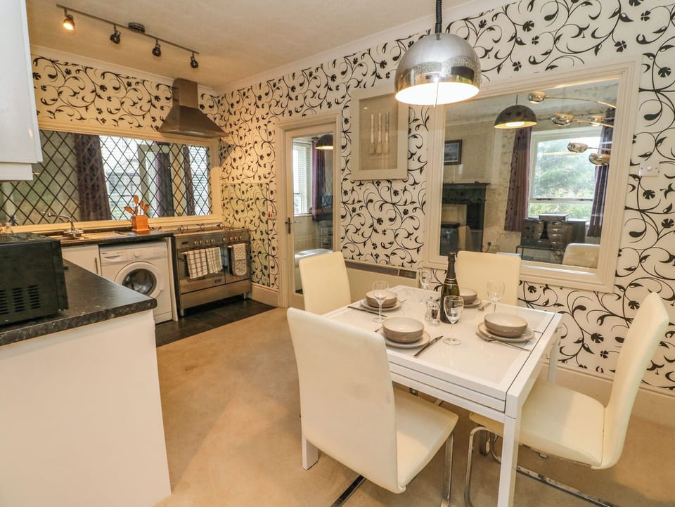 Cottage | Dining
