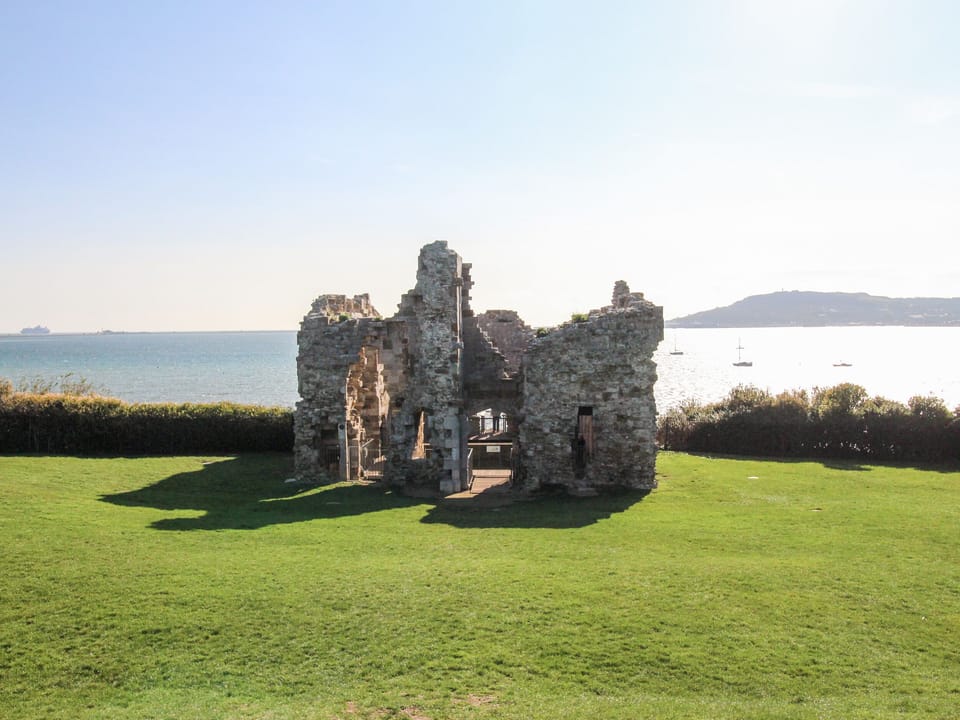 Castle Cove View Cottage in Weymouth