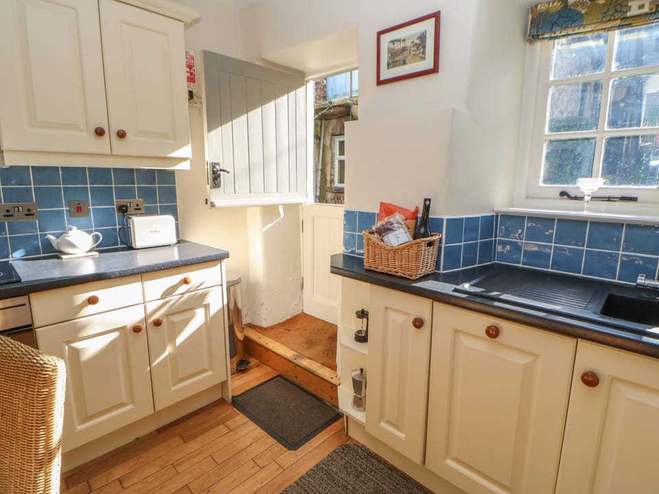 Cottage | Private kitchen | Fridge, dishwasher, electric kettle, cookware/dishes/utensils