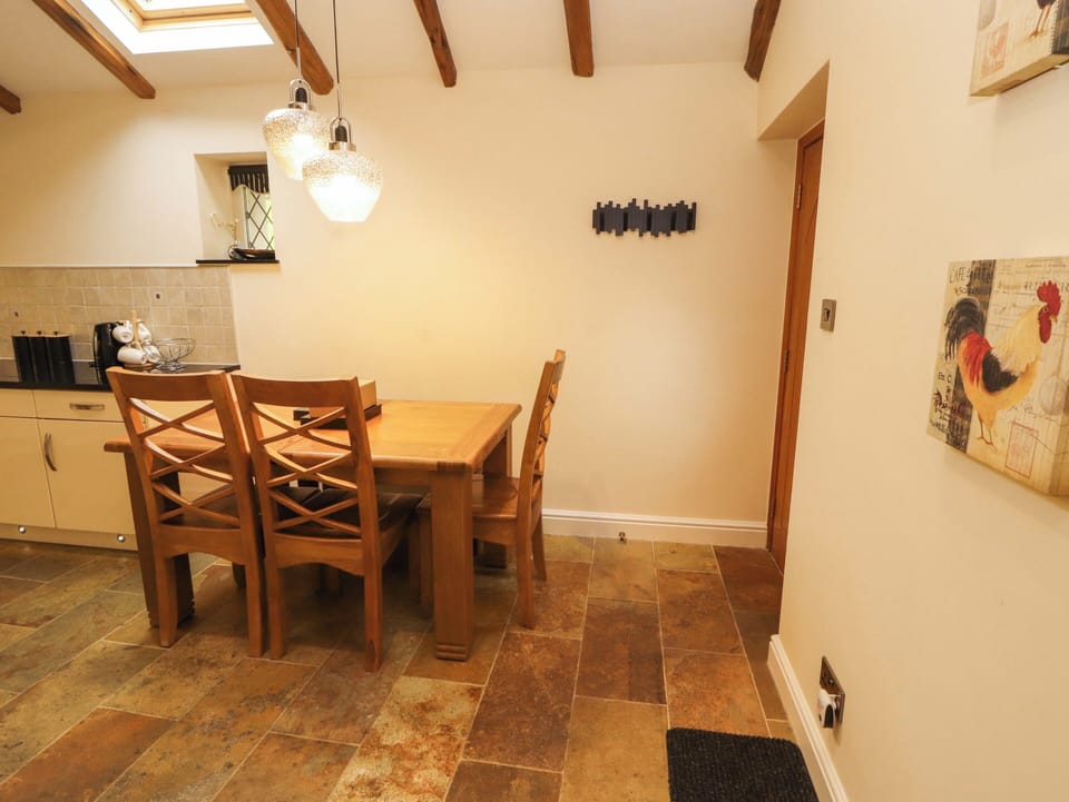 Cottage | Dining