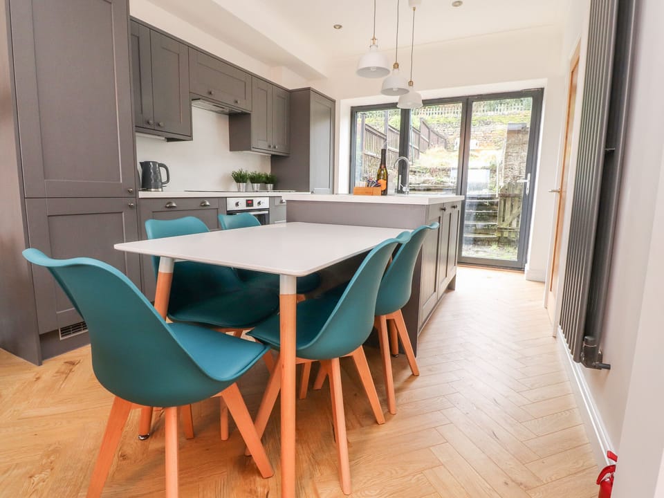 Cottage | Private kitchen | Fridge, microwave, dishwasher, electric kettle