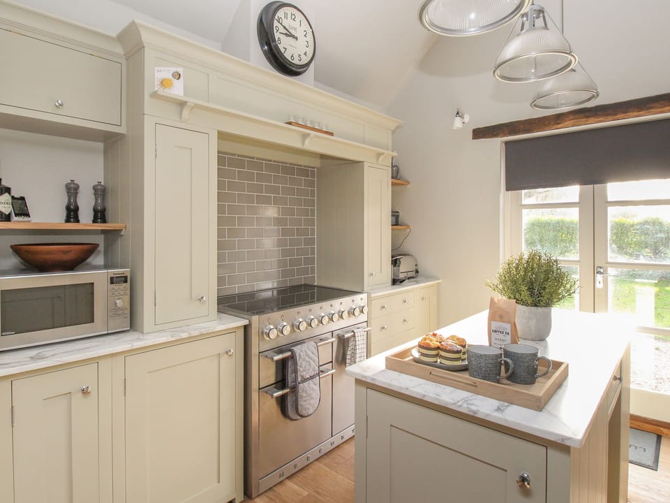 Cottage | Private kitchen | Fridge, dishwasher, electric kettle, toaster