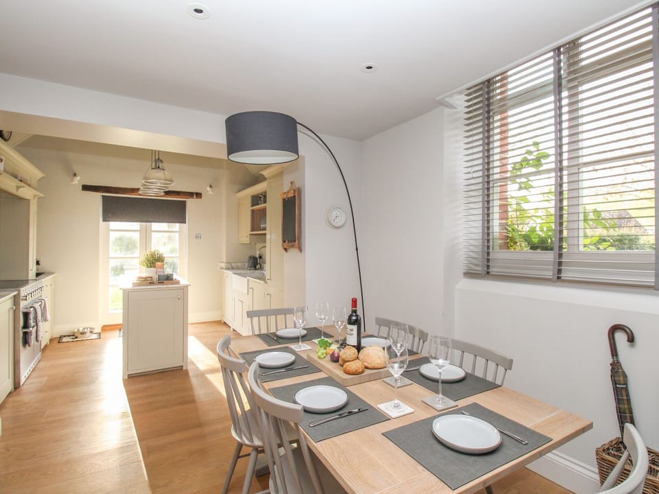 Cottage | Private kitchen | Fridge, dishwasher, electric kettle, toaster