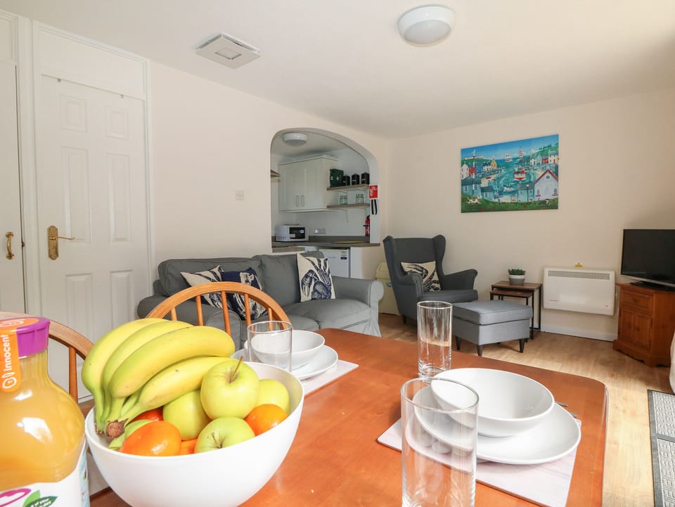 Cottage | Private kitchen | Fridge, dishwasher, cookware/dishes/utensils