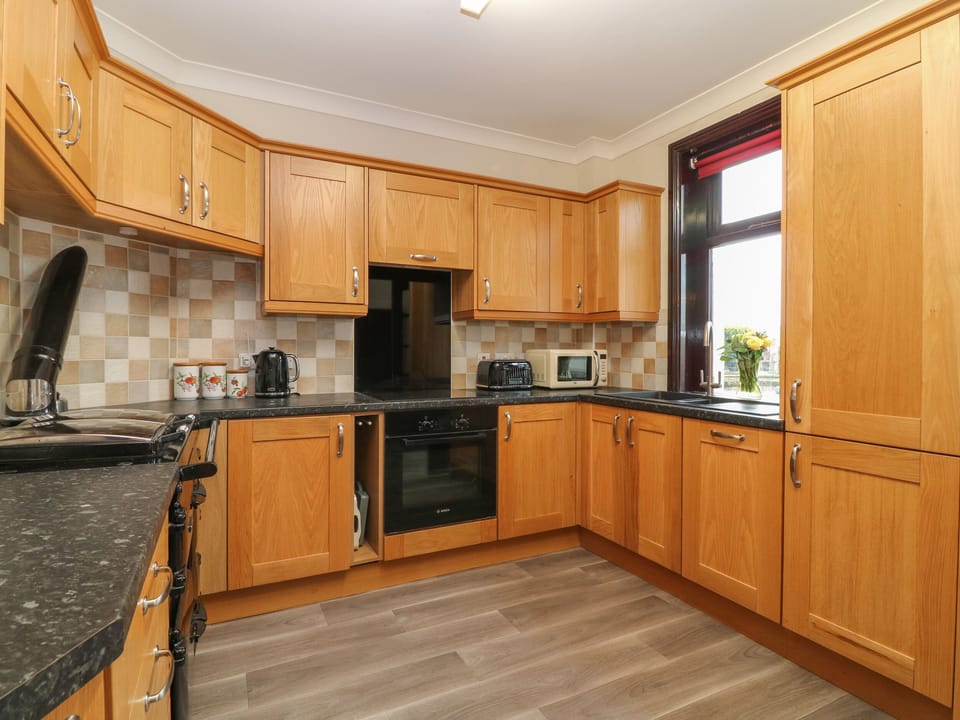 Cottage | Private kitchen | Fridge, dishwasher, electric kettle, toaster