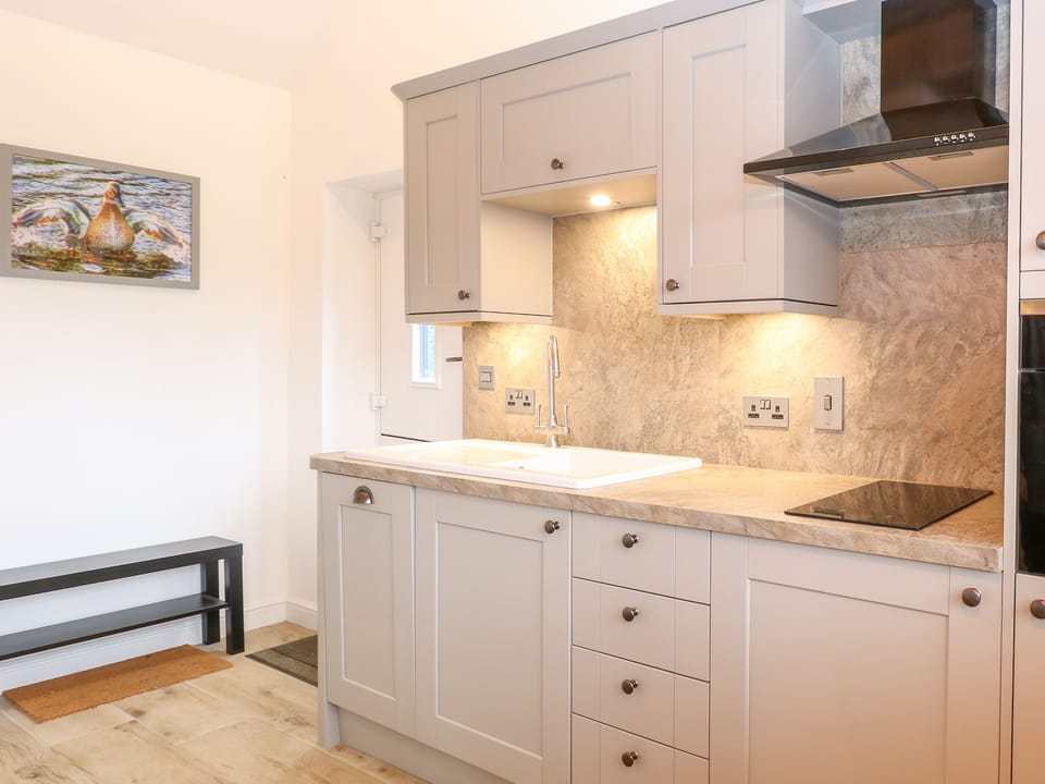 Cottage | Private kitchen | Fridge, microwave, dishwasher, electric kettle