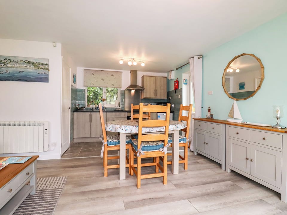 Cottage | Dining