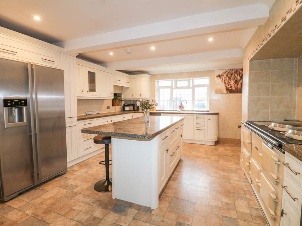 Cottage | Private kitchen | Fridge, dishwasher, electric kettle, toaster
