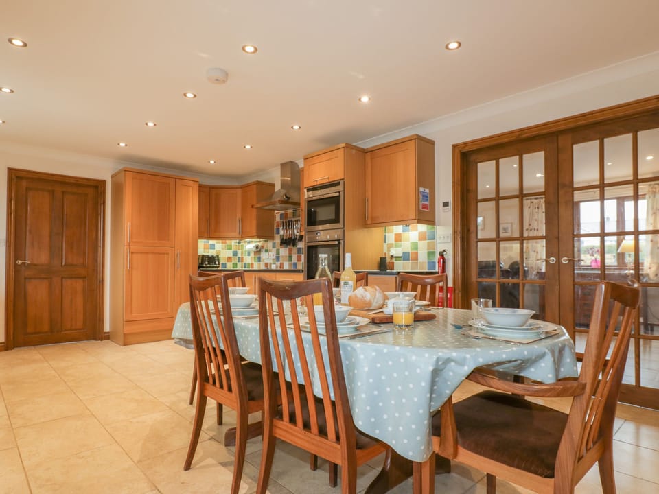 Cottage | Interior