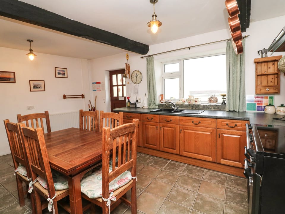 Cottage | Private kitchen | Fridge, microwave, dishwasher, electric kettle