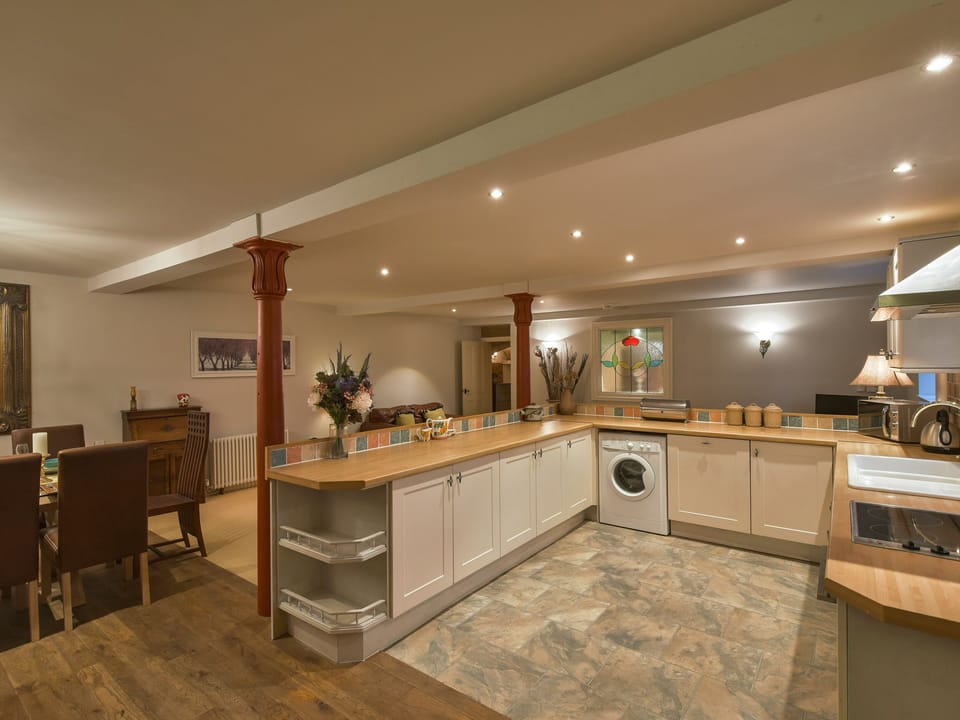 Cottage | Private kitchen | Fridge, dishwasher, electric kettle, toaster