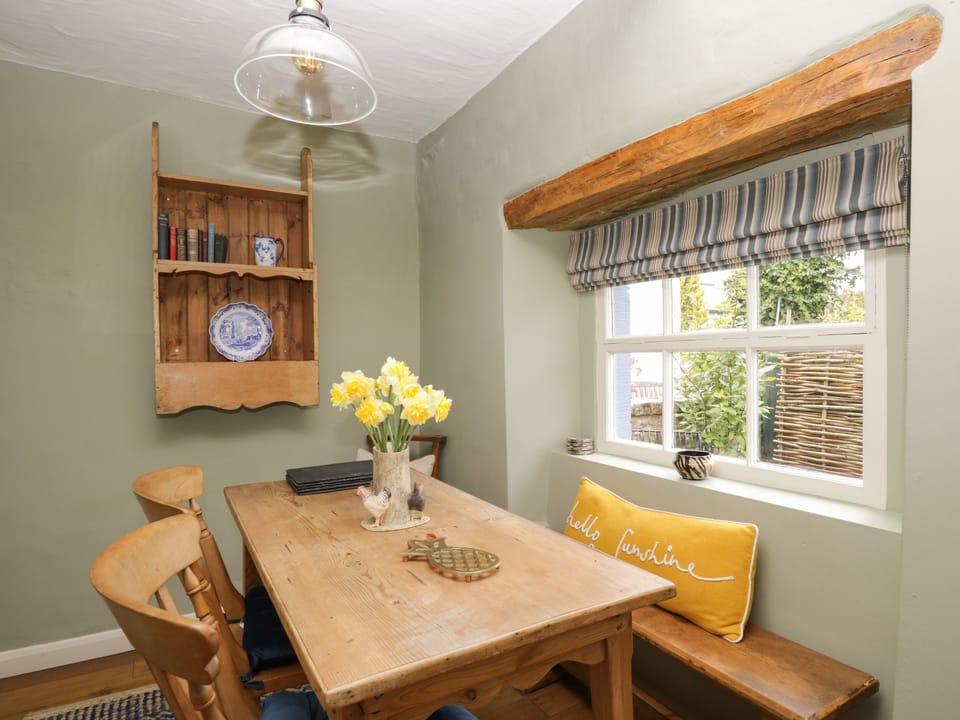 Cottage | Private kitchen | Fridge, microwave, electric kettle, toaster