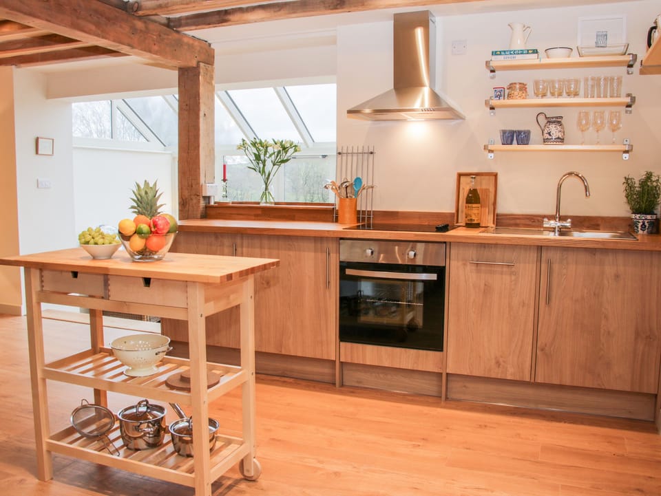 Cottage | Private kitchen | Fridge, microwave, dishwasher, electric kettle
