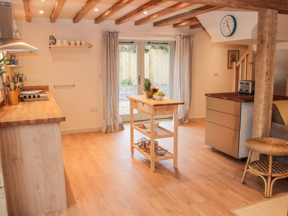 Cottage | Private kitchen | Fridge, microwave, dishwasher, electric kettle
