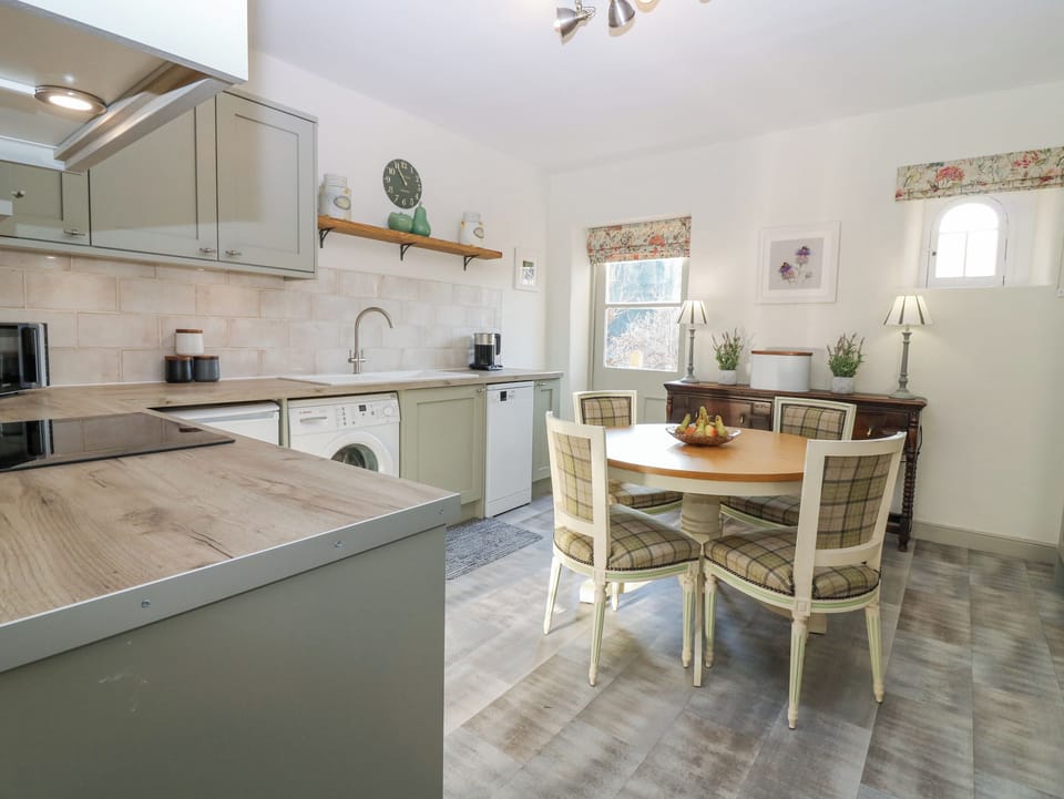 Cottage | Private kitchen | Fridge, dishwasher, electric kettle, toaster