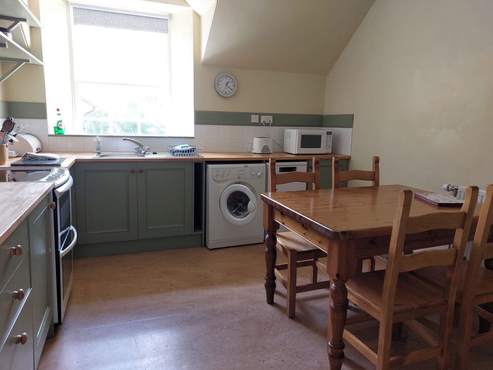 Cottage | Private kitchen | Fridge, dishwasher, electric kettle, toaster