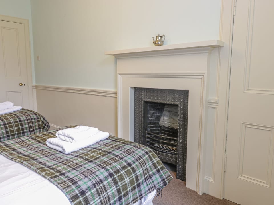 Upper West Wing Flat - Tarvit Cottage in Scotland