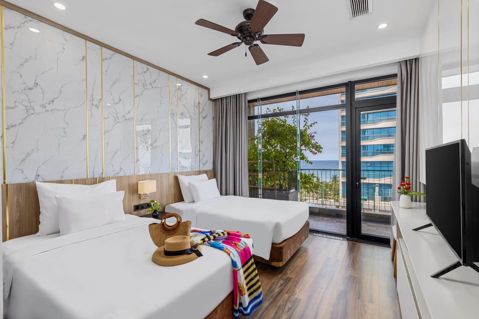 Luxury Penthouse | Minibar, desk, soundproofing, iron/ironing board (on request)