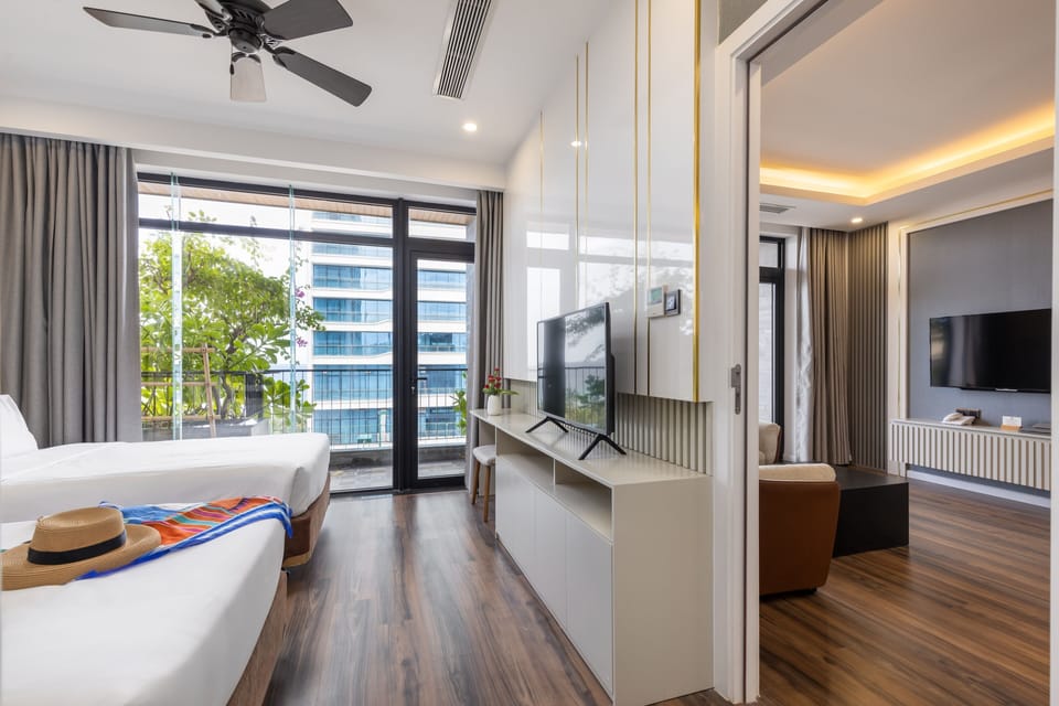 Luxury Penthouse | Minibar, desk, soundproofing, iron/ironing board (on request)