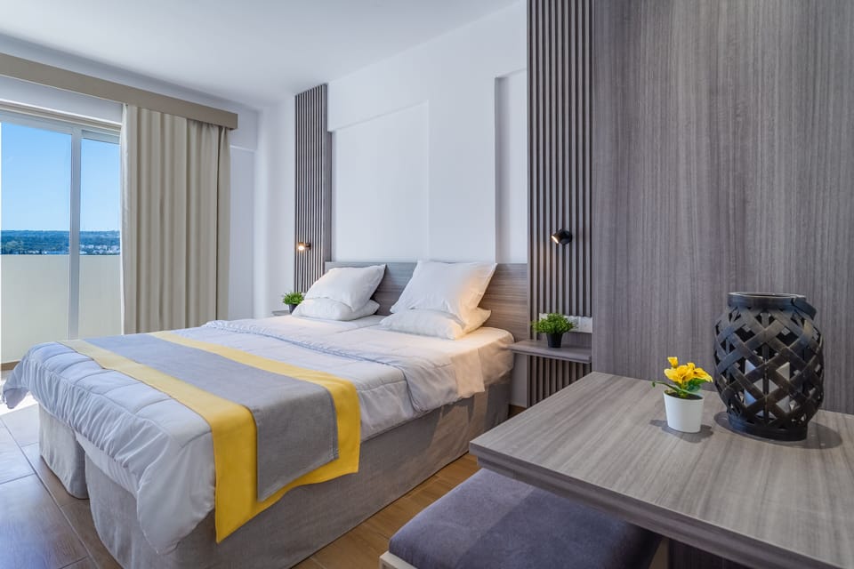 Classic Room | In-room safe, desk, free WiFi, bed sheets