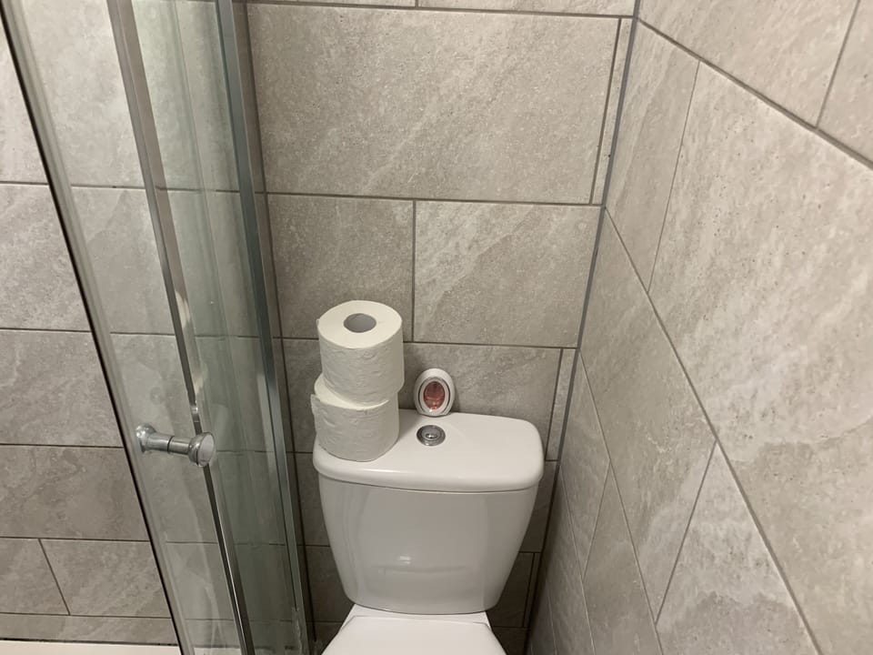 1 Bed - Sleeps 4 - Garden - City Centre Apartment in Coventry