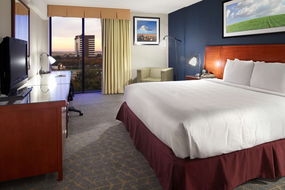 Premium bedding, down comforters, in-room safe, desk