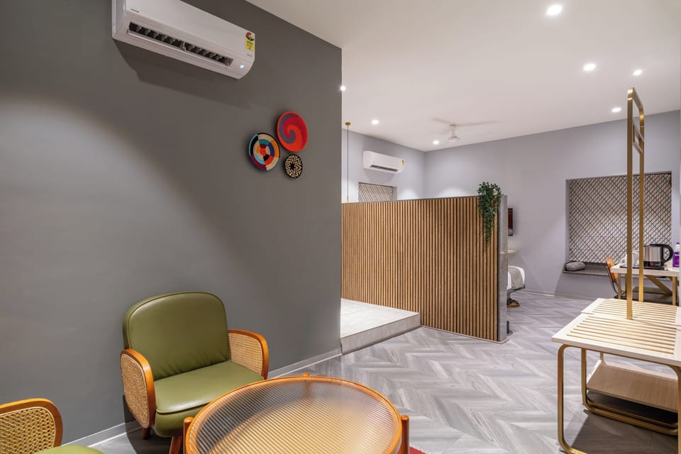 Junior Suite | Premium bedding, in-room safe, desk, laptop workspace