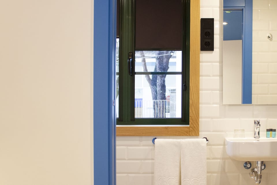 Standard Triple Room | Bathroom | Shower, hair dryer, towels, soap